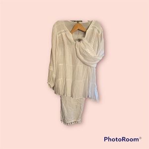 Womens plus size outfit. Top is zac & Rachel. Pants are Cynthia row key